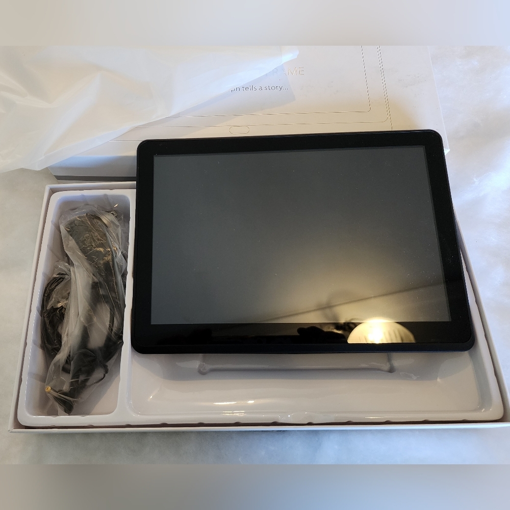Digital Photo Frame 10" - Picture 3 of 3
